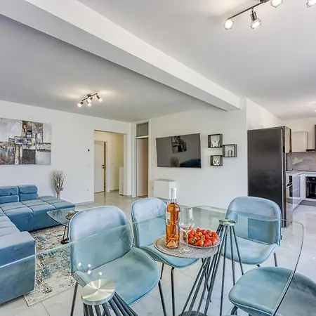 Luana With Private Pool Porec