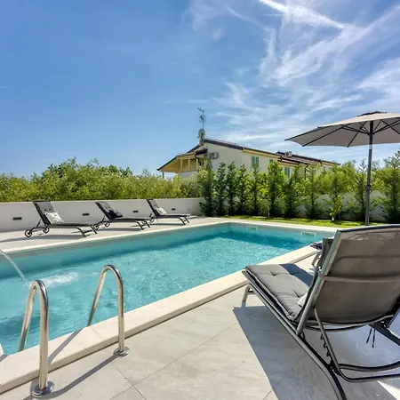 Luana With Private Pool Apartman Porec