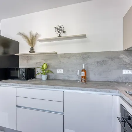 Apartmán Luana With Private Pool