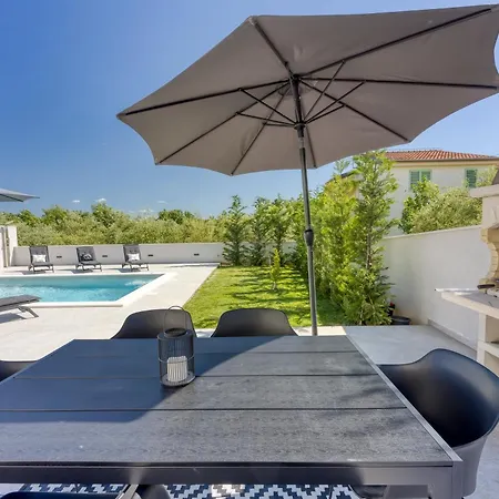 Luana With Private Pool Appartement *