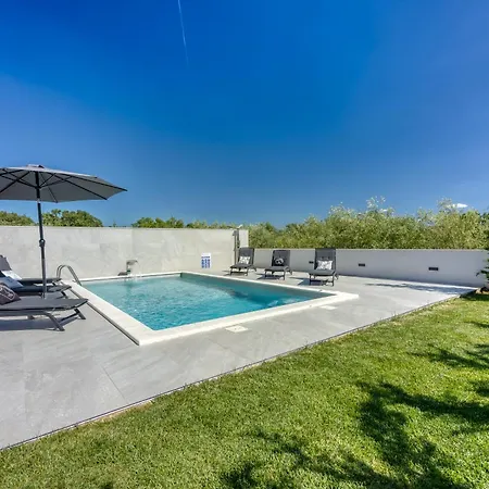Luana With Private Pool *