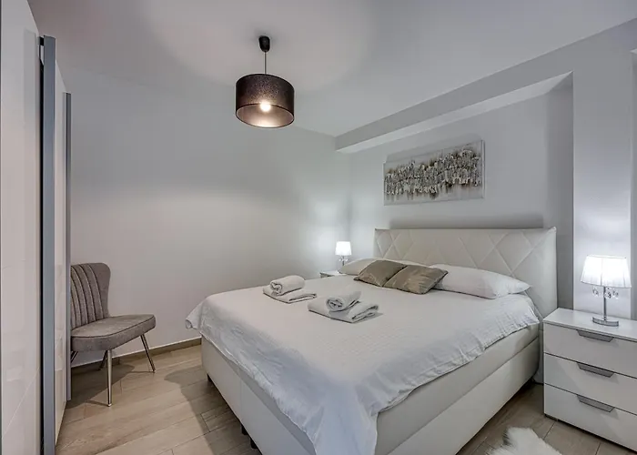 Luana With Private Pool Apartman Porec