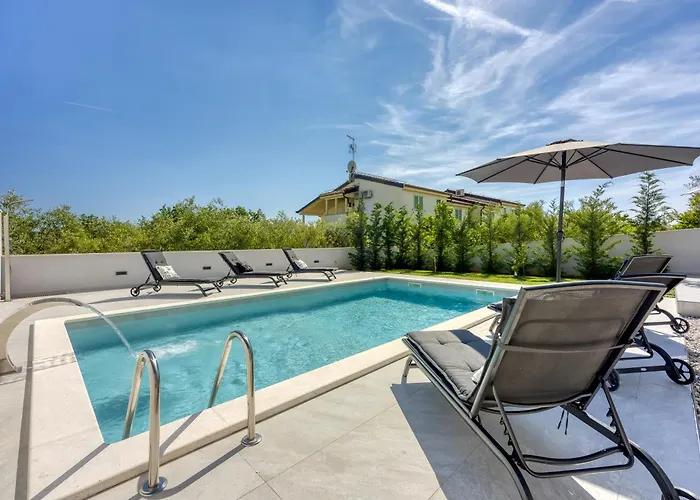 Luana With Private Pool Apartman Porec